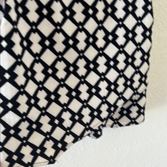 Black and White Geometric Dress - Picture 5 of 14